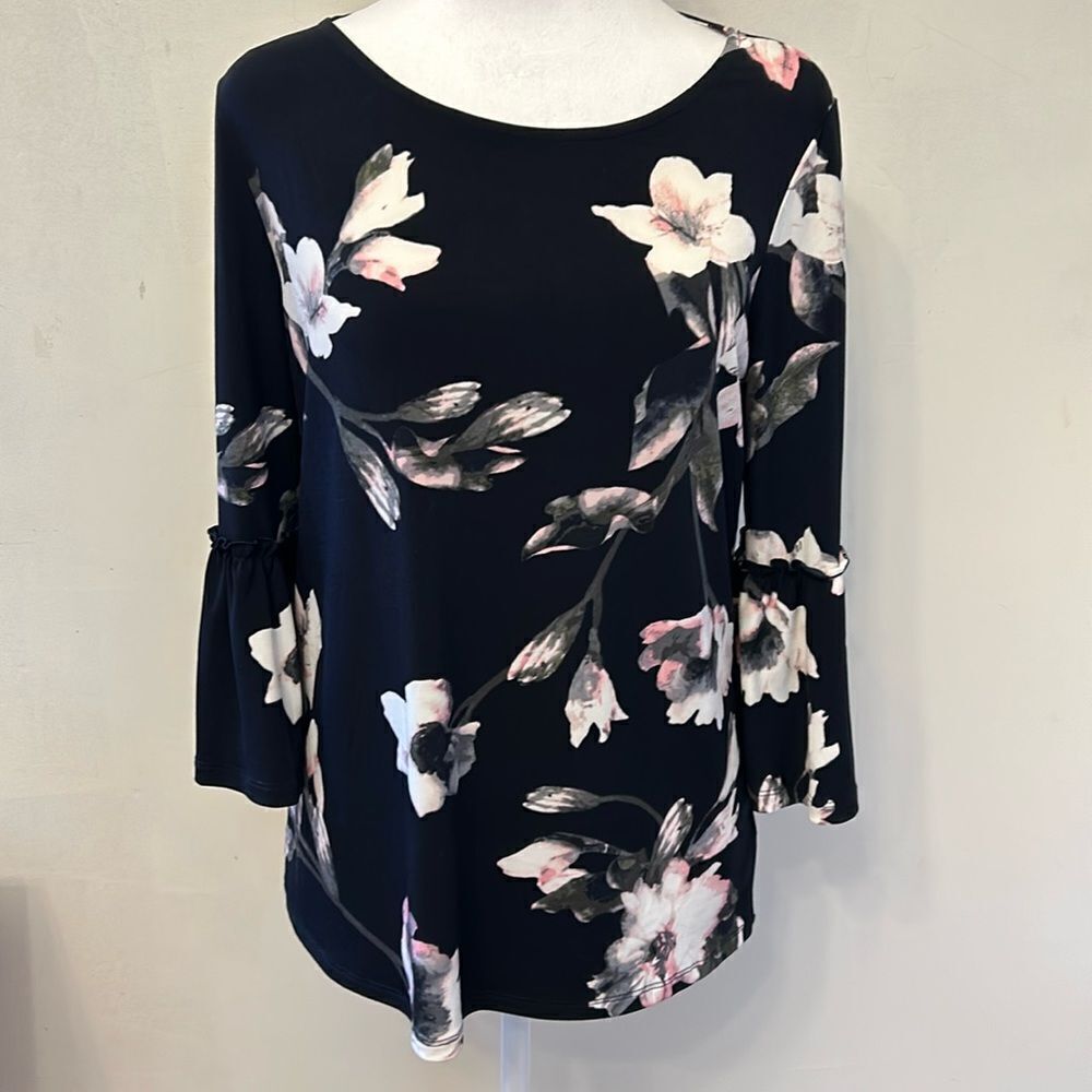 Ellen Tracy black floral bell sleeve blouse Size M EUC